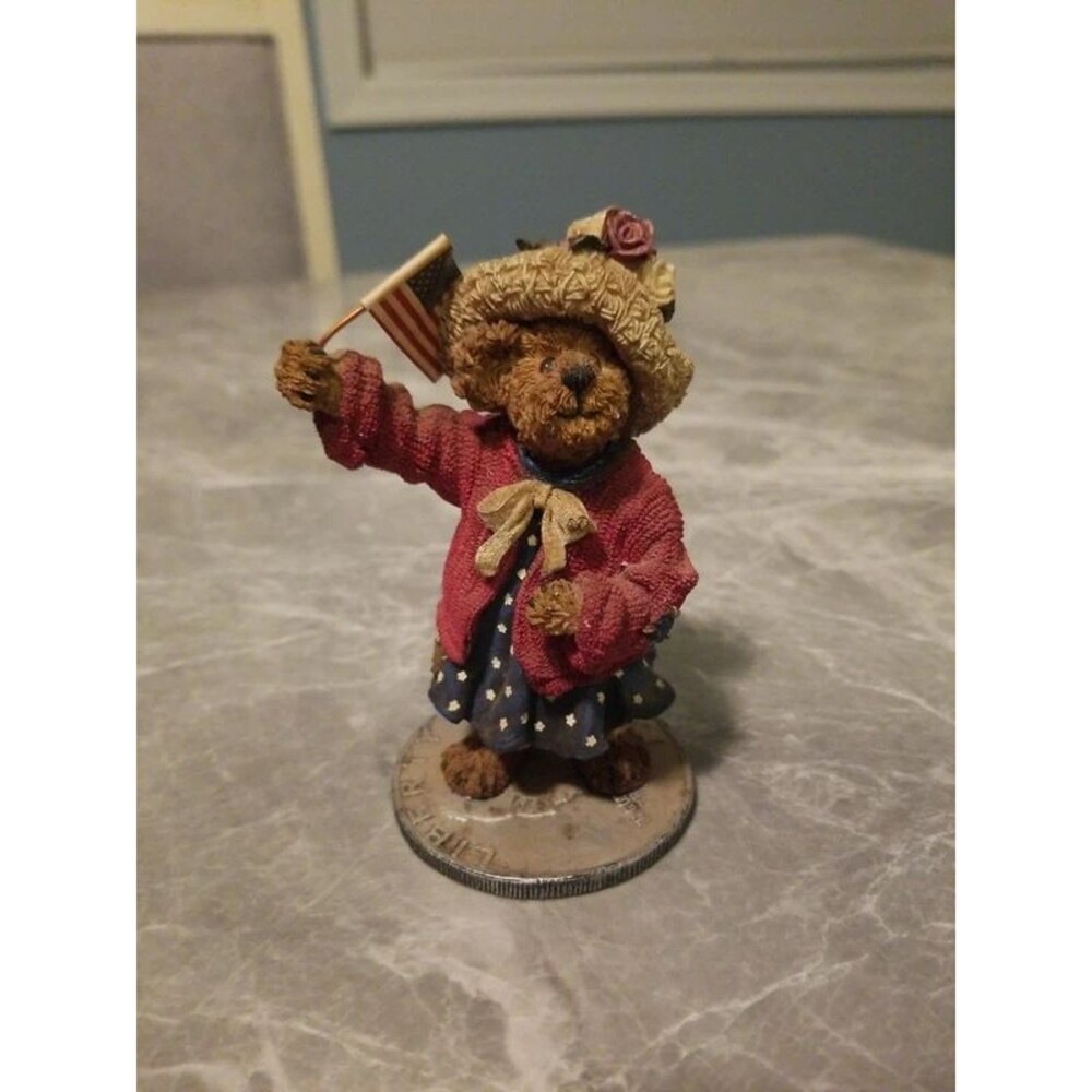 Boyd's Bears and Friends figurine